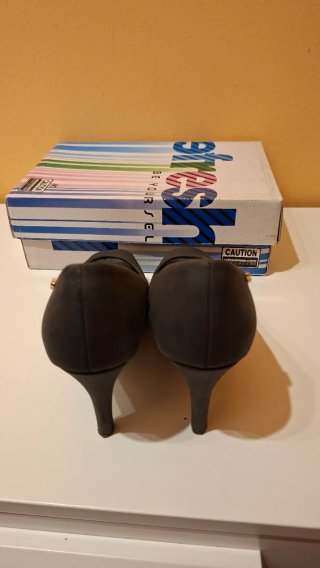 Zapatos de salón negros peep toe