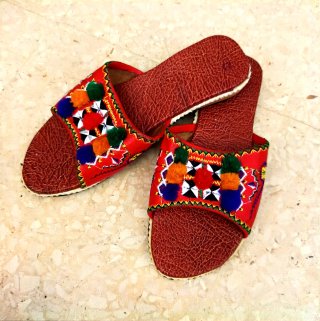 Chanclas bordadas talla 35