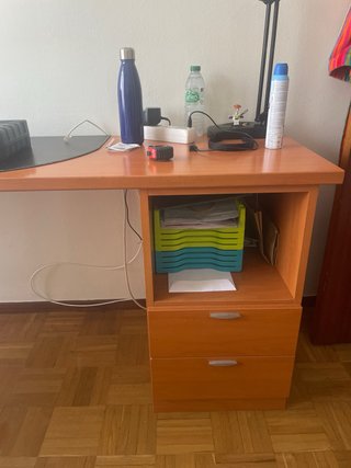 Escritorio de madera en L