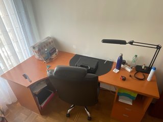 Escritorio de madera en L