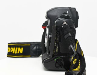 Cámara Nikon D3 Negra y D2x