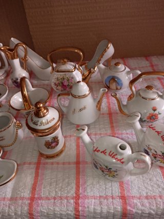 20 Miniaturas de porcelana decoradas