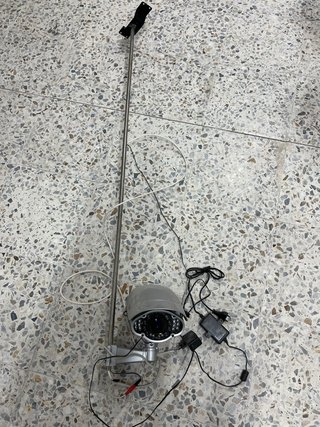 Cámara de seguridad CCTV con poste