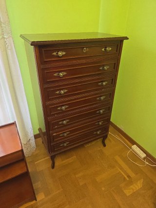 Cómoda de madera con 7 cajones