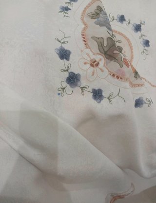 Copriletto jacquard ricamato a traforo stile liber