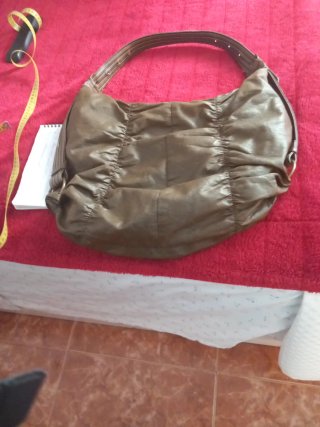 2 Bolsos, 1de regalo. Poco tiempo enventa  NOENVÍO