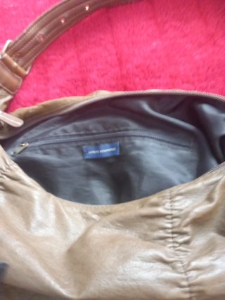 2 Bolsos, 1de regalo. Poco tiempo enventa  NOENVÍO