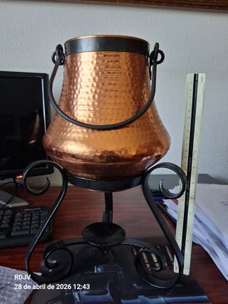 Caldero Cobre con Soporte Forjado