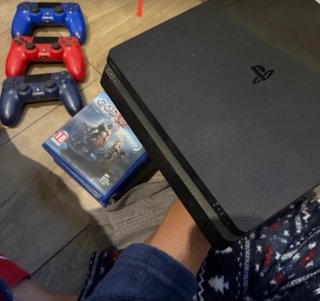 PS4 (PlayStation 4) Negra + 2 Mandos + 5 Juegos