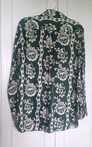 Camisa Zara floral verde y blanca