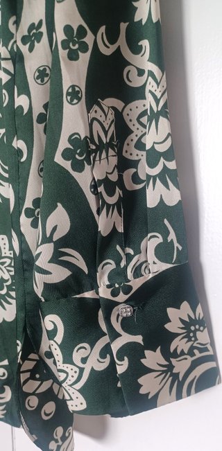 Camisa Zara floral verde y blanca