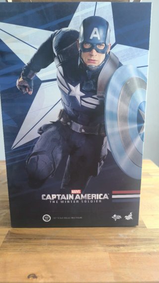 Figura Capitán América Hot Toys Stealth Suit