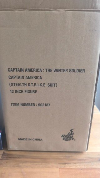 Figura Capitán América Hot Toys Stealth Suit