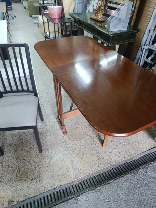 Mesa plegable de madera