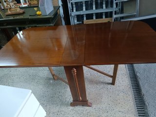 Mesa plegable de madera