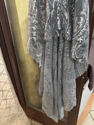 Bellissimo vestito argento per eventi