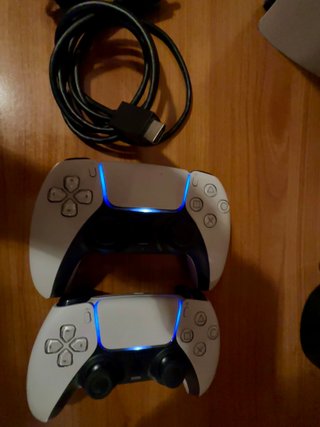 PlayStation 5 Digital Edition + 2 Controller