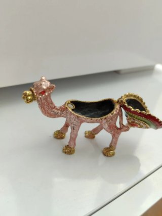Figura de camello decorativa