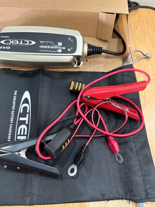 CTEK XS 0.8 Cargador Batería 12V 0.8A