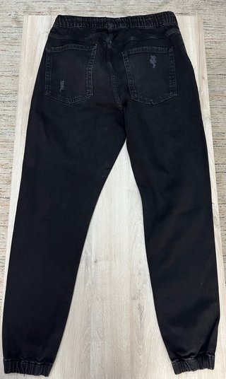 Pantalones vaqueros negros rotos