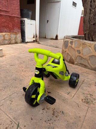 Triciclo infantil verde