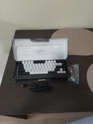 Teclado Mecánico Negro y Blanco
