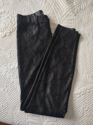 Pantalón pitillo Zara efecto piel