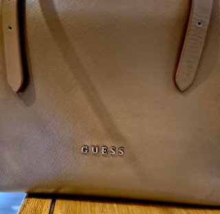 Borsa Tote Guess Pelle Cognac con Dettagli Snake