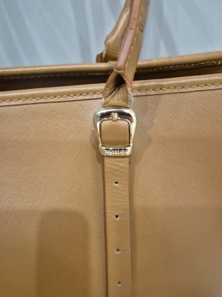 Borsa Tote Guess Pelle Cognac con Dettagli Snake