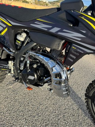 Moto ZIZ 250 Enduro/Motocross Negra y Amarilla