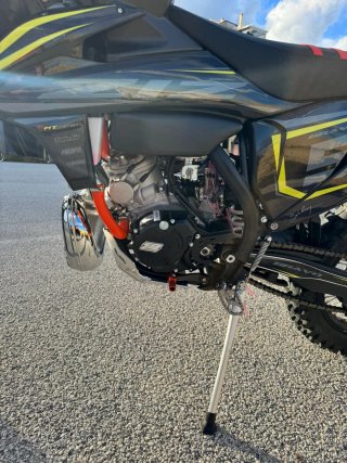Moto ZIZ 250 Enduro/Motocross Negra y Amarilla