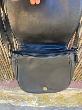 Bolso negro con trenzado