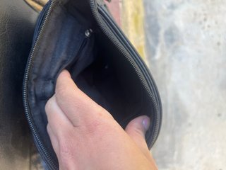 Bolso negro con trenzado