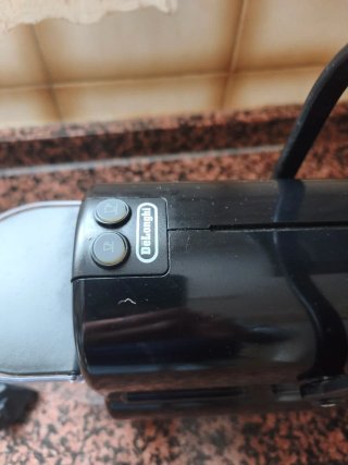 Cafetera de cápsulas negra