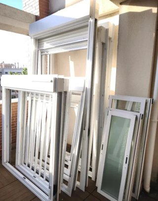 Ventana de aluminio blanca