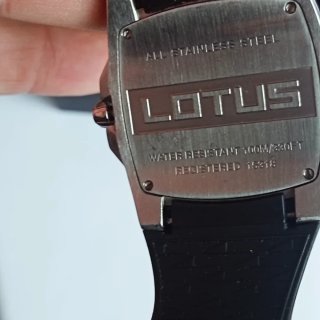 Reloj Lotus Negro y Plateado 15318