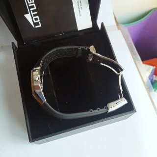 Reloj Lotus Negro y Plateado 15318