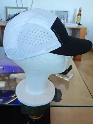 Gorra Adidas Blanca y Negra
