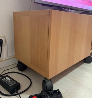 Mesa TV con ruedas y almacenaje