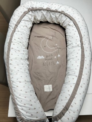 Nido colecho para bebé con estrellas
