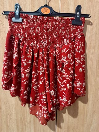 Conjunto floral rojo y blanco