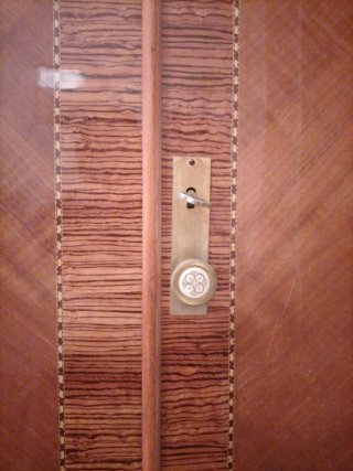 Cómoda y armario de madera
