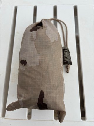 Cubremochilas pixelado árido ALTUS A ESTRENAR