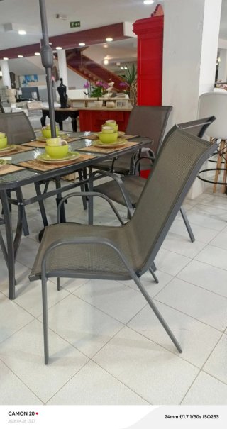 Conjunto mesa jardín 6 sillas y sombrilla nuevo