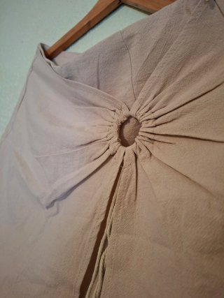 Shorts beige con anilla y cordón