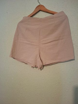Shorts beige con anilla y cordón