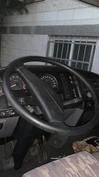 Nissan Atleon 2000