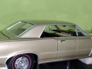 Coche a escala Pontiac GTO 1965 Beige