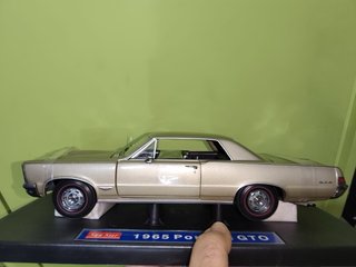 Coche a escala Pontiac GTO 1965 Beige