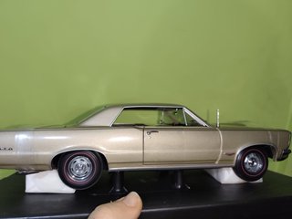 Coche a escala Pontiac GTO 1965 Beige